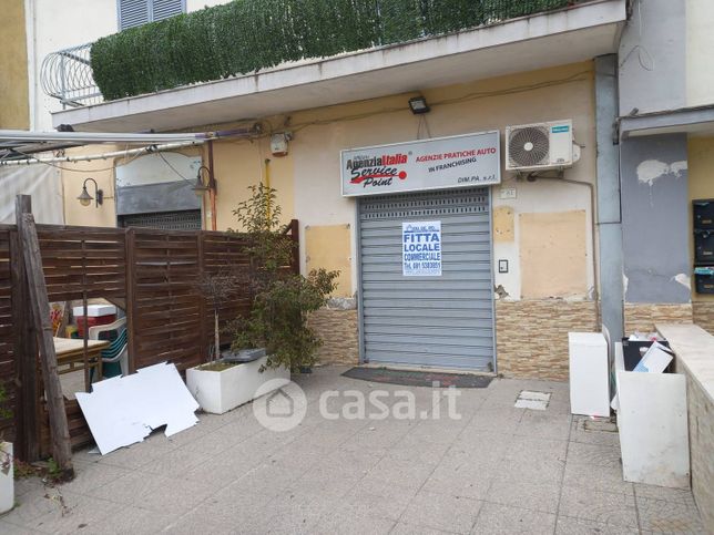 Attività/licenza (con o senza mura) in commerciale in Via Somma 42