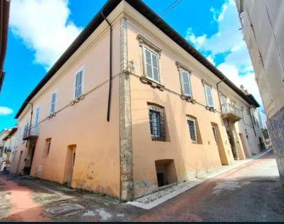 Garage/posto auto in residenziale in Via Circonvallazione