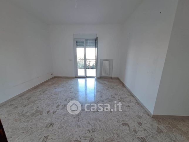 Appartamento in residenziale in Viale B. Croce 14