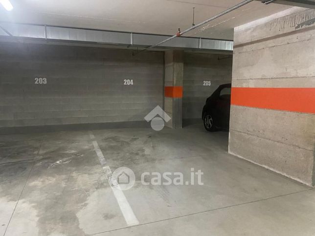 Box/posto auto in residenziale in Via Zaccherini Alvisi 12