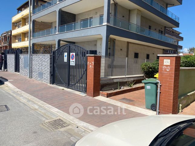 Box/posto auto in residenziale in Lungomare delle Meduse 129