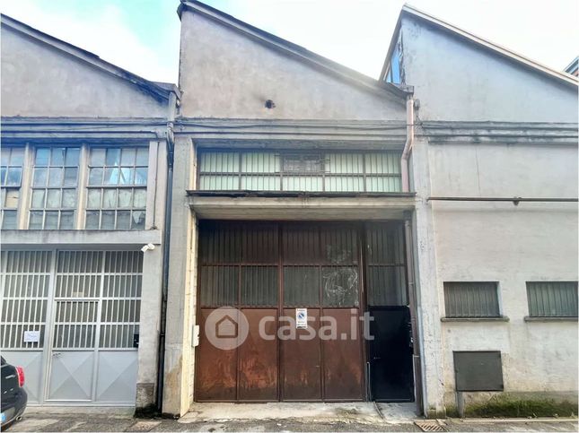Capannone in commerciale in 