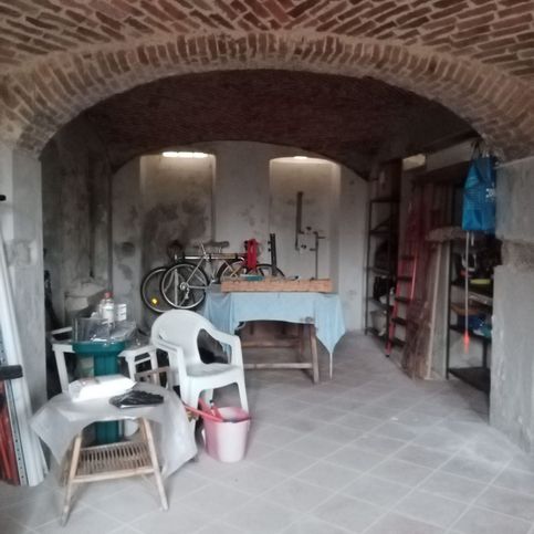 Casa indipendente in residenziale in Frazione Barbero 9