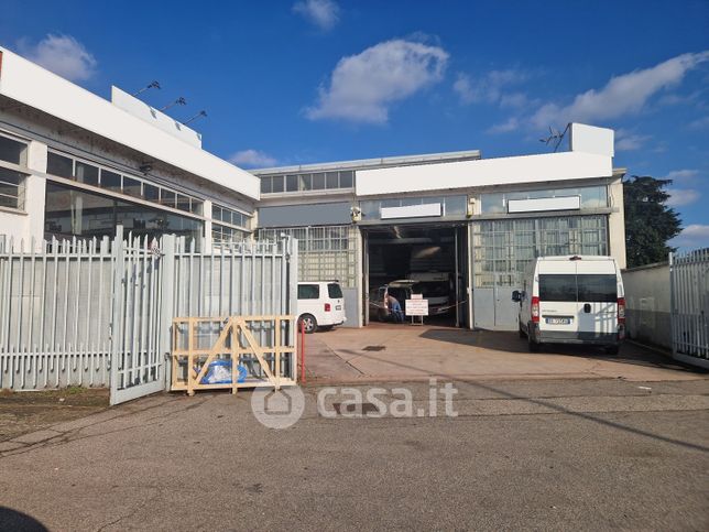 Capannone in commerciale in Via Sempione
