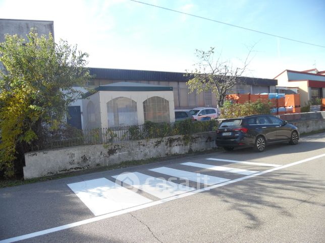Capannone in commerciale in Via R. Fulton