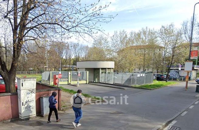 Box/posto auto in residenziale in Viale Tibaldi 43