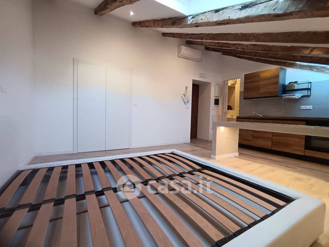 Appartamento in residenziale in Via Antonio Caccia 13