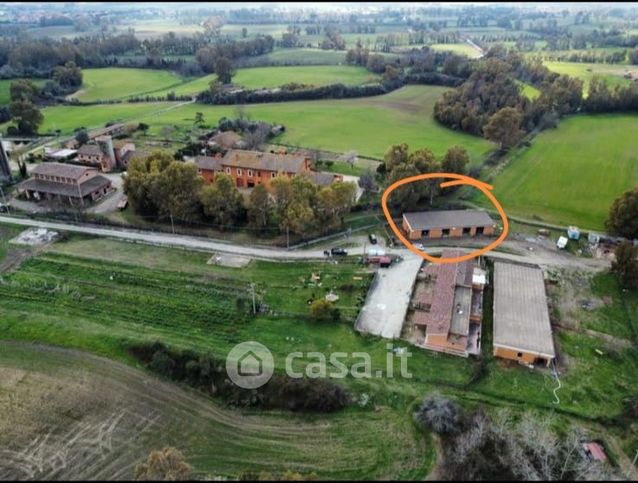 Capannone in commerciale in Via del Casale di Sant'Angelo 36