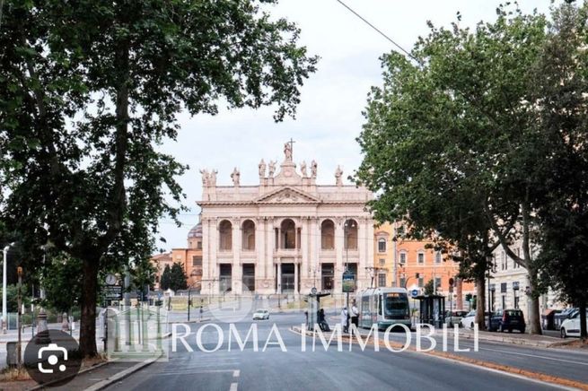 Attivitã /licenza (con o senza mura) in commerciale in Via Faleria