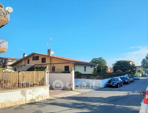 Casa bi/trifamiliare in residenziale in Via Aci Sant'Antonio