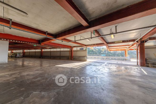 Garage/posto auto in residenziale in Corso Lima