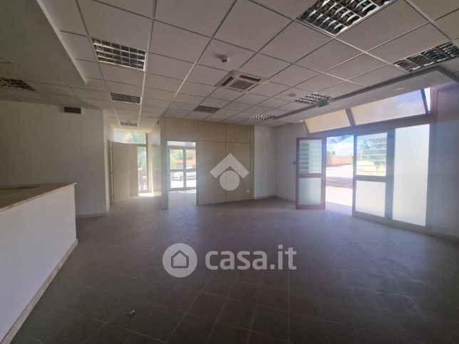 Ufficio in commerciale in Via VÃa Raffaele Caravaglios