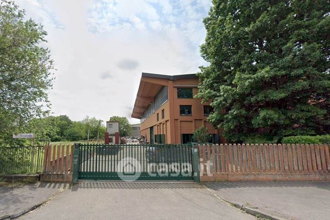 Capannone in commerciale in 