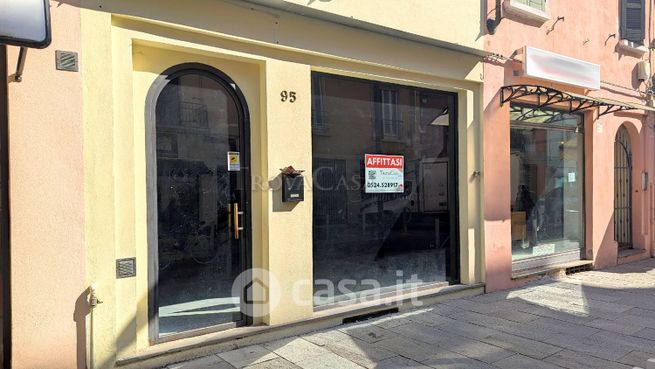 Negozio/locale commerciale in commerciale in Via Agostino Berenini