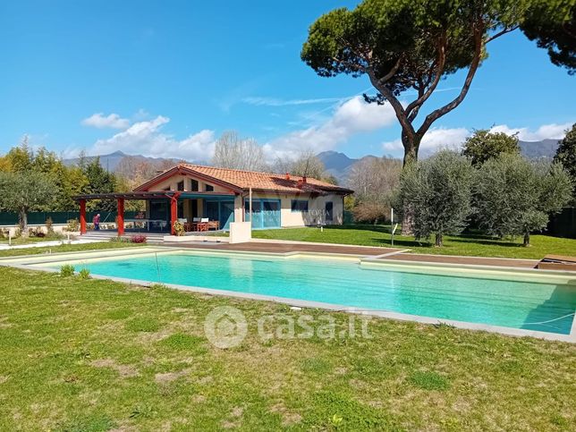 Villa in residenziale in 