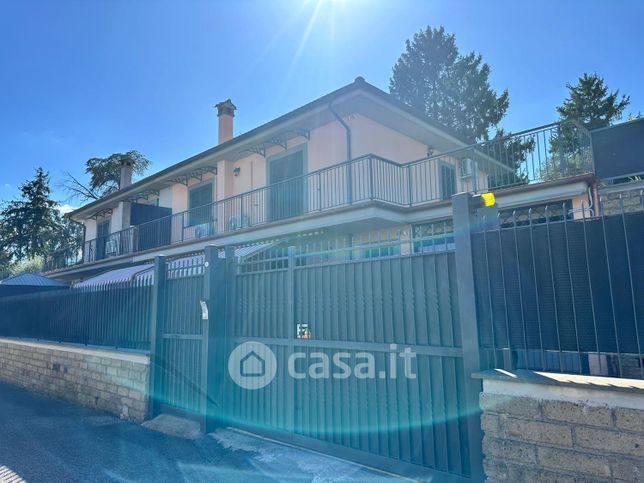 Casa indipendente in residenziale in Via delle Grotte