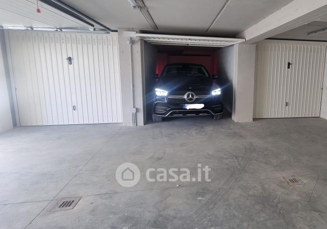 Box/posto auto in residenziale in Viale Vittorio Veneto