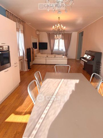 Casa bi/trifamiliare in residenziale in Via V. Alfieri