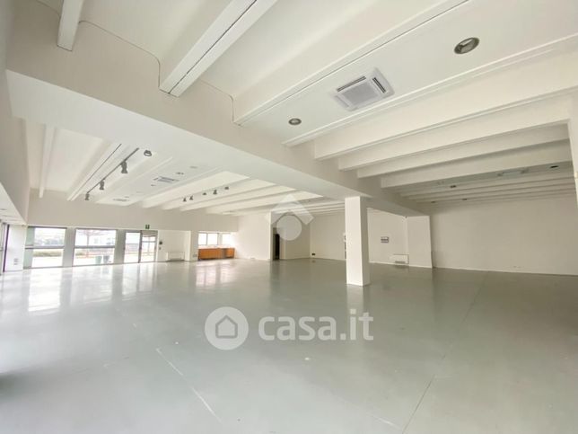 Ufficio in commerciale in Via del Credito 20