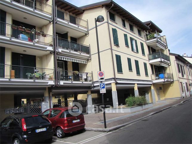 Box/posto auto in residenziale in Via Silvio Pellico 14