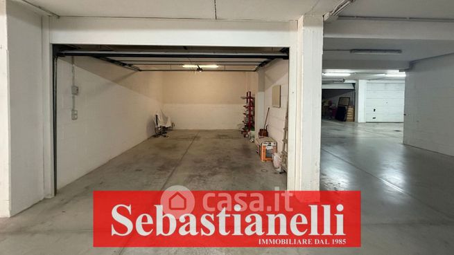 Box/posto auto in residenziale in Corso San Francesco 75