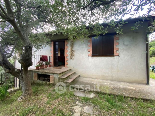 Casa indipendente in residenziale in 