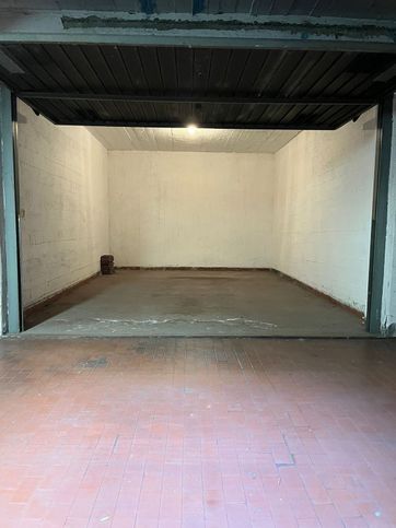 Box/posto auto in residenziale in Via San Martino 9