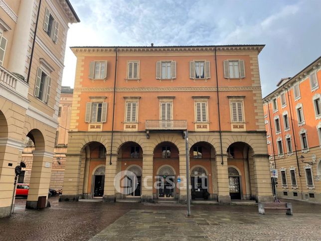 Ufficio in commerciale in Piazza Pietro Bernotti 1