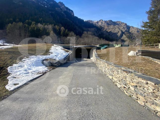 Garage/posto auto in residenziale in Strada Provinciale Melezet 195