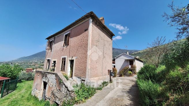 Casa bi/trifamiliare in residenziale in 