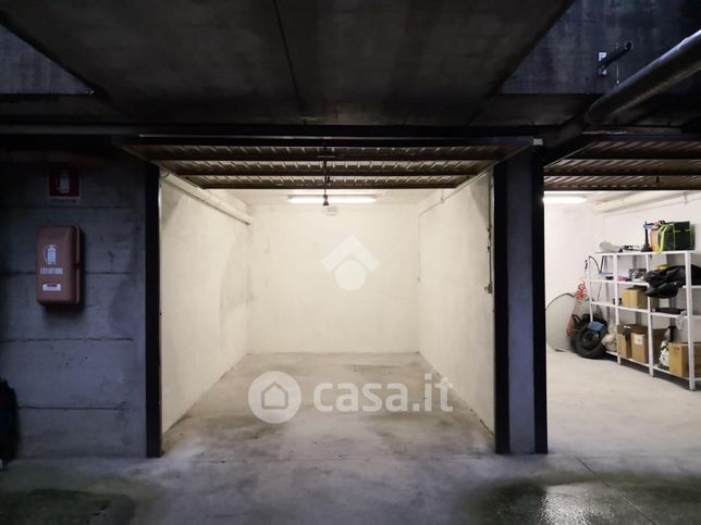 Garage/posto auto in residenziale in Via Francesco Guarnerio 9