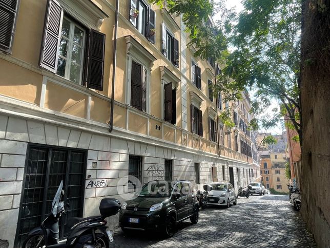 Appartamento in residenziale in Via Clementina 5