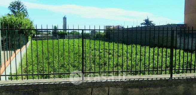 Terreno edificabile in residenziale in Via Caracciano