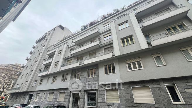 Negozio/locale commerciale in commerciale in Via Francesco Petrarca 30