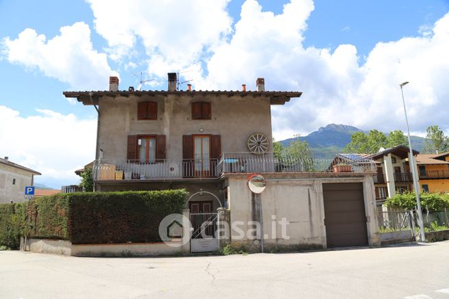Casa indipendente in residenziale in Via C. Rosmini 5