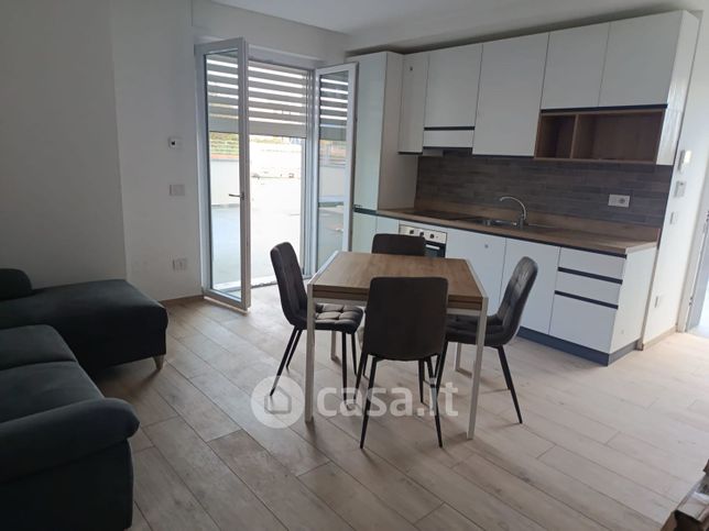 Appartamento in residenziale in Via Elpidio Jenco 26