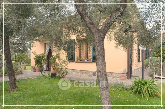 Villa in residenziale in 