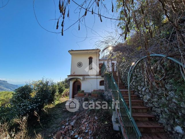 Villa in residenziale in Via Crocelle 7