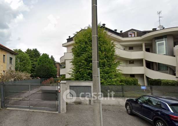 Garage/posto auto in residenziale in Via San Francesco D'Assisi 6