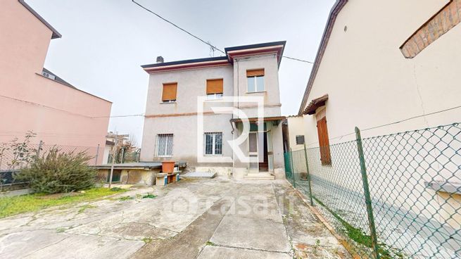 Casa indipendente in residenziale in Via Monte Pasubio 27