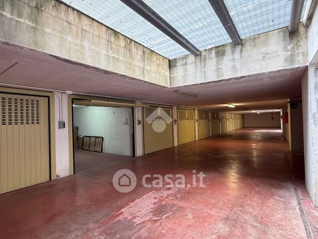 Box/posto auto in residenziale in Via Angelo Barile 3