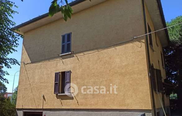 Casa bi/trifamiliare in residenziale in Via Lombardia