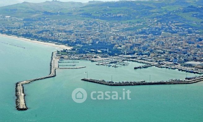 Ufficio in commerciale in 