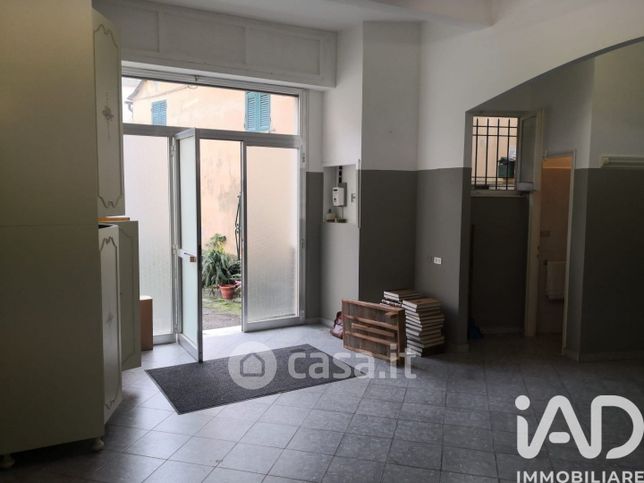 Ufficio in commerciale in Via Varenna 246