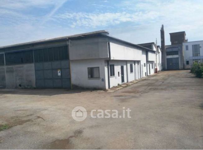 Capannone in commerciale in Via Cavinello Ovest