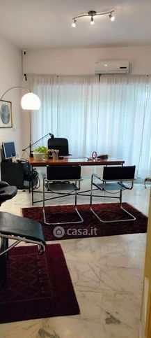 Ufficio in commerciale in Via Ugo de Carolis