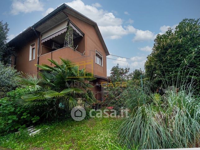 Casa indipendente in residenziale in Via Tevere 24
