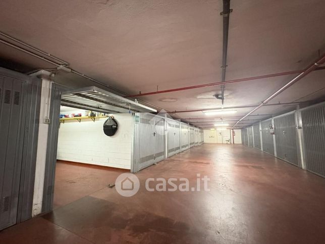 Box/posto auto in residenziale in Via Federico Donaver 86