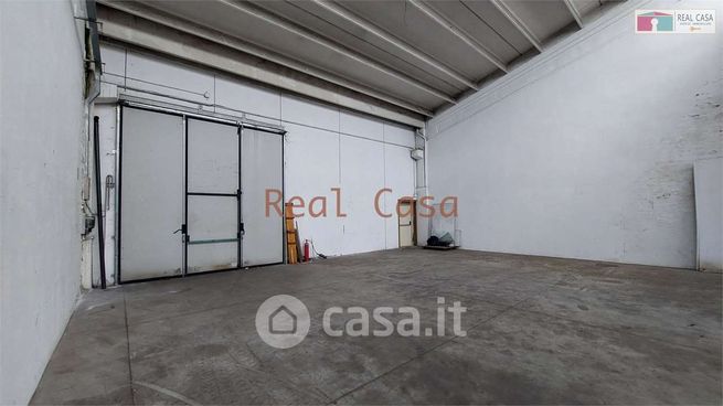 Capannone in commerciale in Via Nicola Porpora