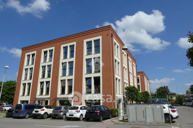 Ufficio in commerciale in Via Meloni di Quartirolo 8